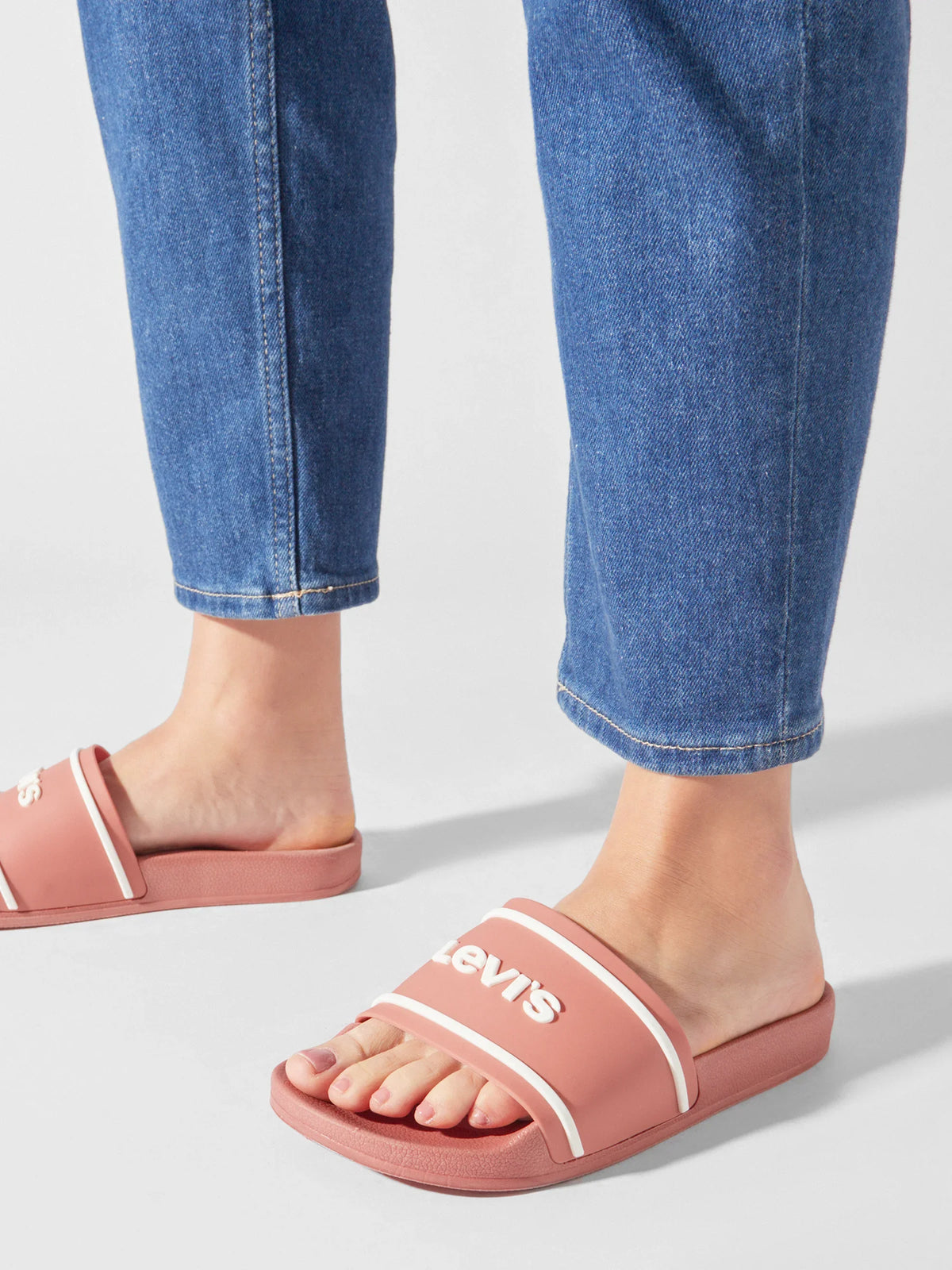 Levi's® JUNE 3D LOGO SLIDE — view 7